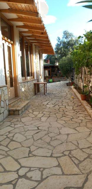 Irini'S Guesthouse Qeparo Exterior foto